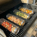 Cestelli da griglia rotanti in acciaio inox sul barbecue